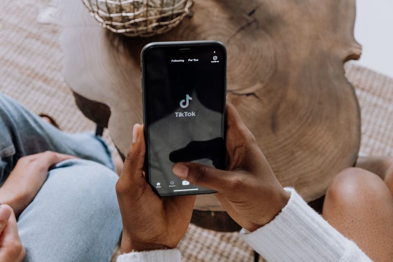 OriginOS 7 Is Rolling Out: Vivo's Android 17 Update Adds an AI Agent and 5-App Multitasking